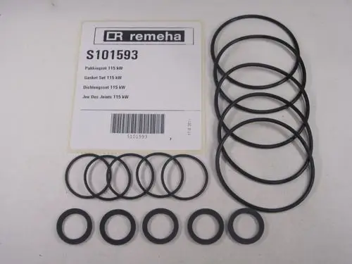Schwarze Dichtungsringe und -scheiben angeordnet um eine Produktkarte von Remeha, die Artikelnummer S101593 zeigt und verschiedene Dichtungssets benennt.